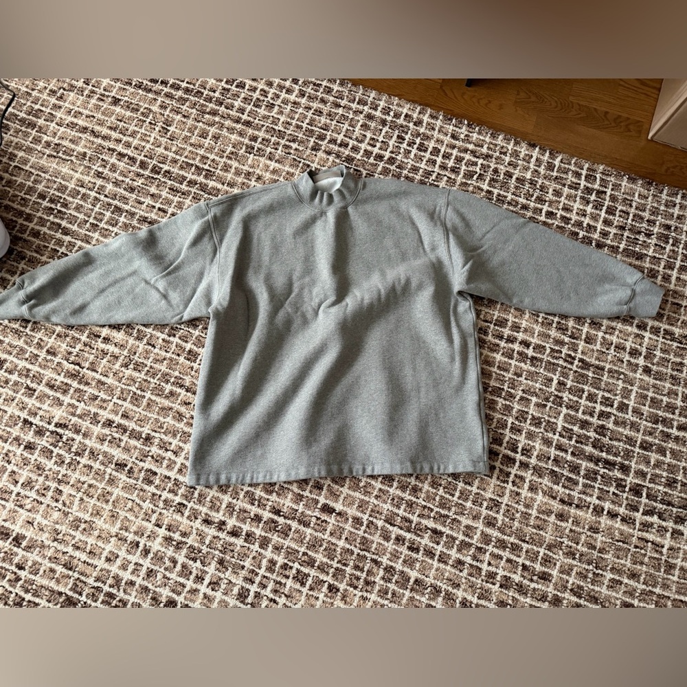 Fear of God Essentials Heather Gray Mocknexk Sweatshirt size M